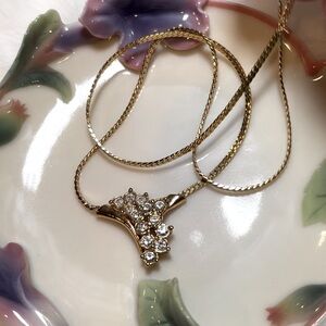 Gold toned rhinestone necklace size 18 inches. Very dantiy